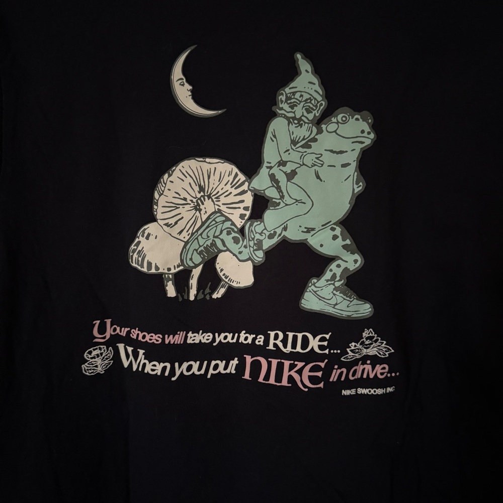 Nike Men's T-Shirt - Picture 3 of 4